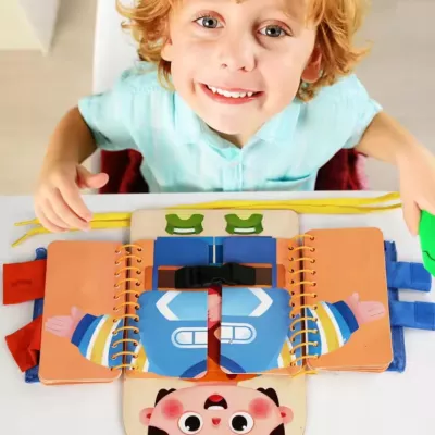 Edukacyjna tablica Montessori guziki suwaki rzepy naukaUbierania dla dzieci Edukacyjna tablica Montessori guziki suwaki rzepy naukaUbierania dla dzieci
