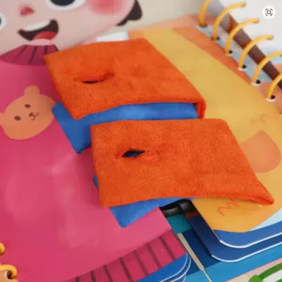Edukacyjna tablica Montessori guziki suwaki rzepy naukaUbierania dla dzieci Edukacyjna tablica Montessori guziki suwaki rzepy naukaUbierania dla dzieci