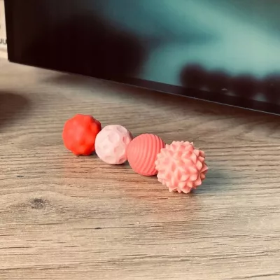 Magnetyczne kulki sensoryczne antystresowe z etui ADHD ASD SI 4 szt różowe