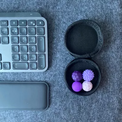 KULKI SENSORYCZNE Magnetyczne Antystresowe 4 sztuki Fioletowe z Etui