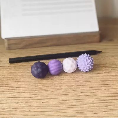 KULKI SENSORYCZNE Magnetyczne Antystresowe 4 sztuki Fioletowe z Etui